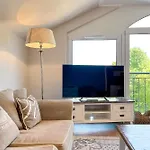Baltischer Hof 63 *